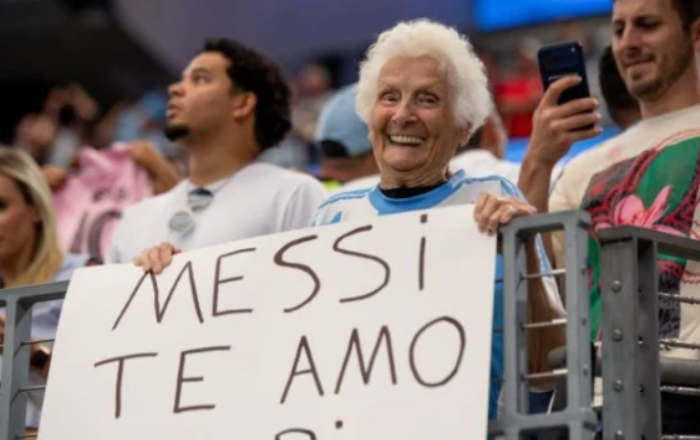 100 yaşlı superfanat DÇ-2026-nın əsas ulduzuna çevrildi: "Messi, mənimlə evlənərsən?" –