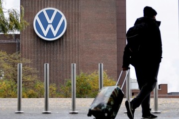 "Volkswagen" 100 minədək iş yerini ixtisar etməyi planlaşdırır