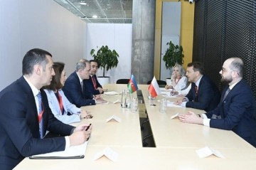 Байрамов встретился в Польше с Сикорским