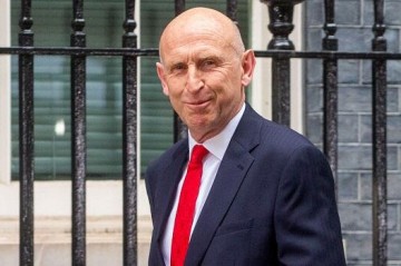 Министр обороны Британии подал в отставку