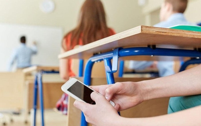 Məktəblərə telefon gətirilməsi qadağan edildi –