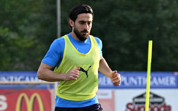 Elvin yenə söz atdı -