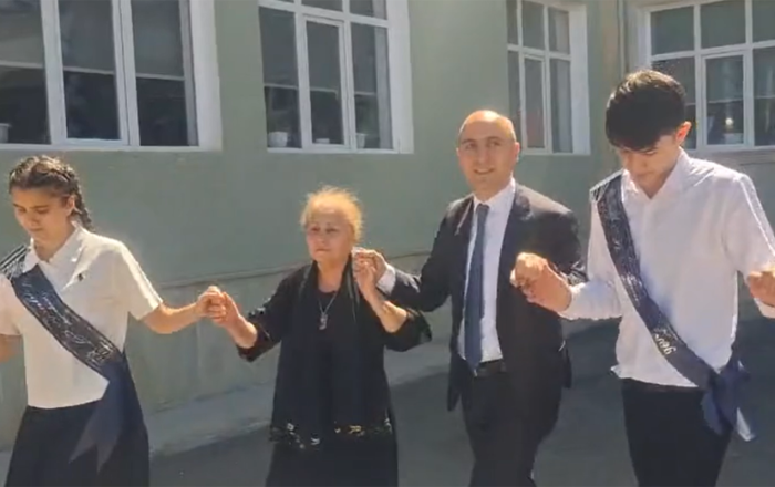 Nazir məzunlarla “Yallı” oynadı - Video