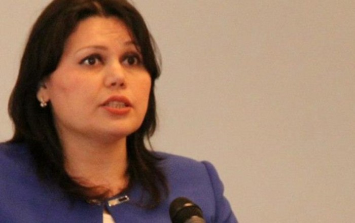 Məktəb direktoruna kabinetində xəsarət yetirdi -