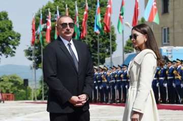 Милли Меджлис направил поздравление президенту и первому вице-президенту в связи с Днем спасения