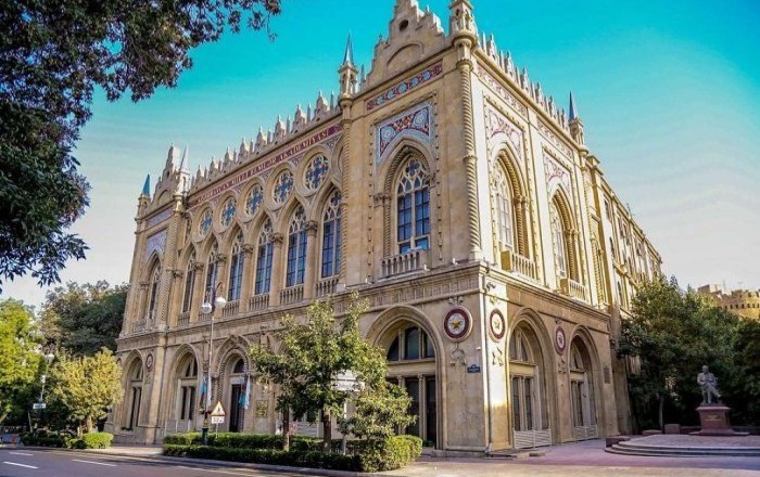 Bakıda bu qurumların iş saatı DƏYİŞDİRİLİR:   Payızdan yeni iş rejimi