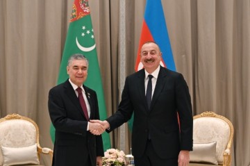 İlham Əliyev Qurbanqulu Berdiməhəmmədovla danışdı