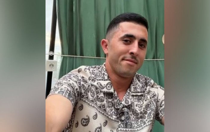 “TikTok”da söyüş söyən şəxs