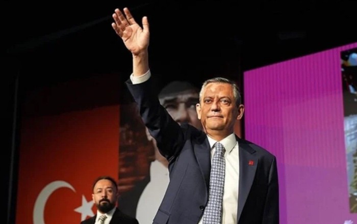 Özgür Özəlin komandası istefa verdi