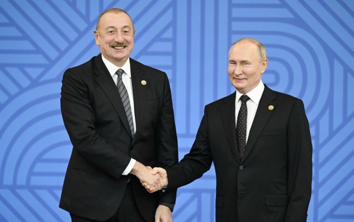 Aliyev congratulates Putin on National Day