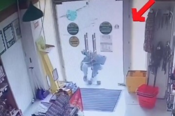 Bakıda mağazanı talayan şəxs kameraya düşdü -