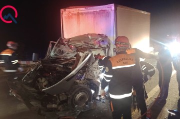 Biləsuvarda yük maşınları bir-birinə çırpıldı - Ölən var