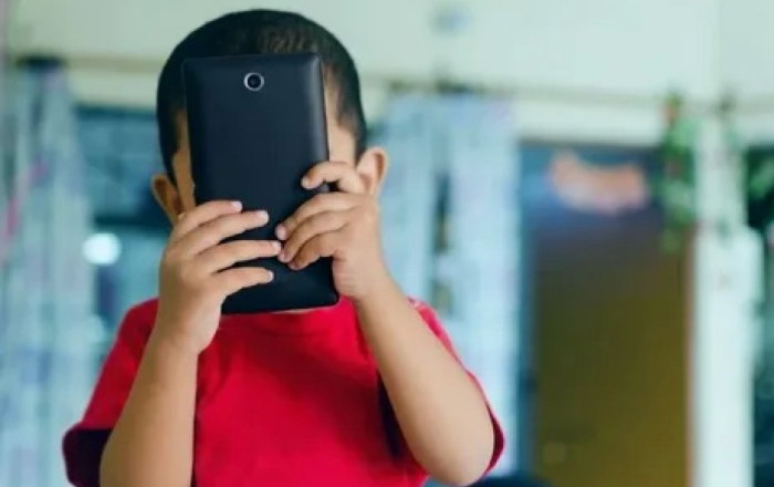 Starmer preparing to announce social media restrictions for children