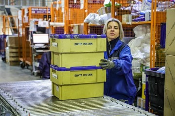 «Почта России» возобновила доставку посылок из США