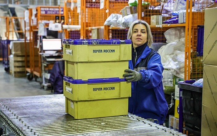 «Почта России» возобновила доставку посылок из США