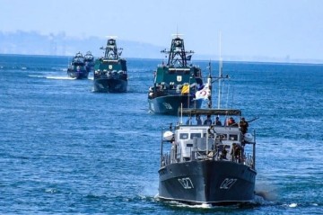 Военные корабли уничтожили разведгруппы "противника"