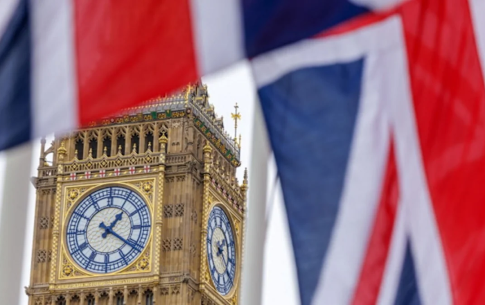 Britaniyada siyasi gərginlik: 100-dən çox deputat Kir Starmerin istifasını tələb edir