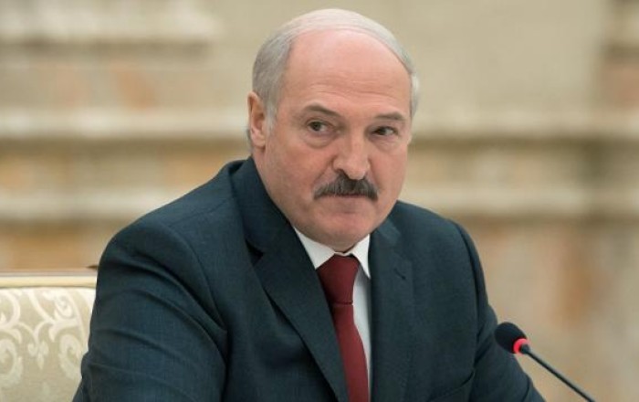 Lukaşenko: Ukrayna ilə sərhəddə vəziyyət daha da gərginləşib, gücləndirilmiş rejimdə qorunmalıdır