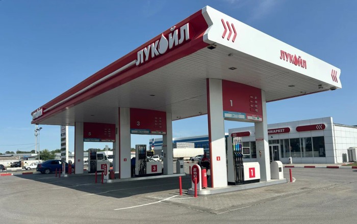 Rusiyada “Lukoyl” məntəqələrində məhdudiyyət - Maksimum 30 litr benzin almaq olur