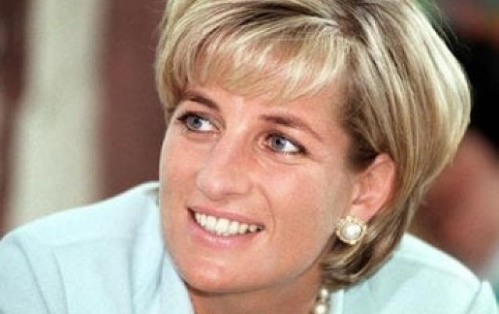 Car Diana emerged from in 'revenge dress' sells for £66k - Photo