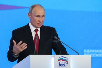Путин: Россия твердо стоит на ногах