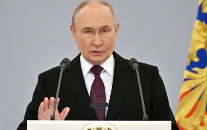 Путин продлил действие ответных мер на потолок цены на нефть из РФ