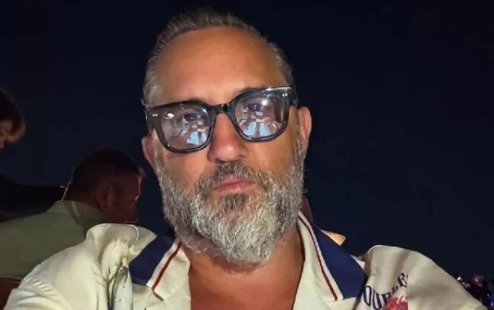 Tanınmış iş adamı oteldən yıxılaraq öldü