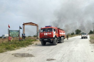 Ağdamda yanğın minalanmış sahələrə keçdi: Partlayış səsləri eşidilir –