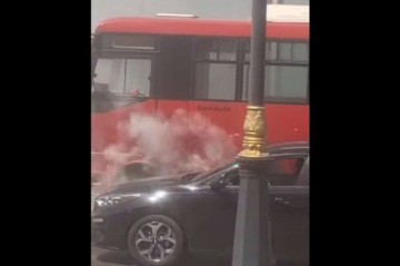 Bakıda avtobus yandı, sürücünün xəbəri olmadı   - VİDEO
