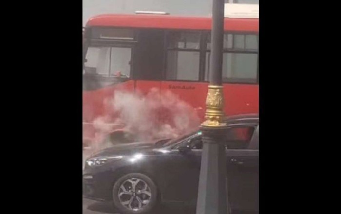 Bakıda avtobus yandı, sürücünün xəbəri olmadı   - VİDEO