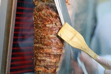 Zaqatalada dönərdən