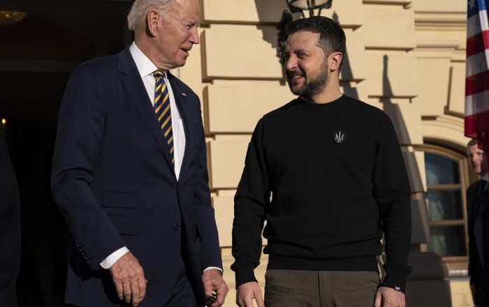 Tramp Zelenski ilə Ağ Evə gələn bu şəxsə medal verdi - FOTO