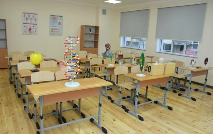 В Баку снесут и заново построят здание одной из школ - ФОТО