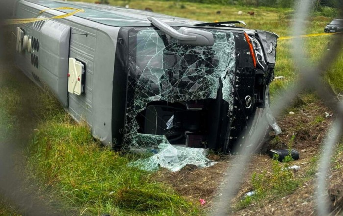 Gürcüstanda avtobus aşdı -