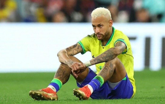 Neymar futboldan gedir