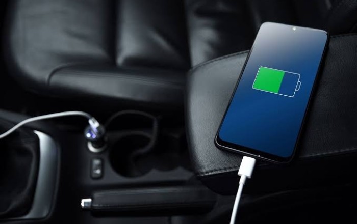 Smartfonu avtomobildə enerji ilə doldurmaq yanacaq sərfiyyatını artırır?