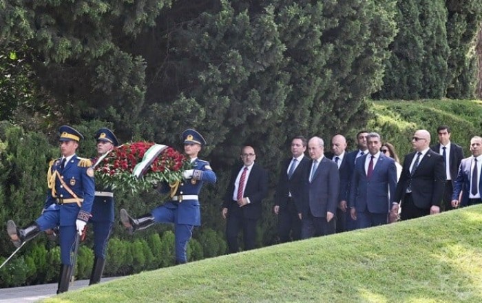 Prime Minister of Palestine visits Alley of Honors - Photo