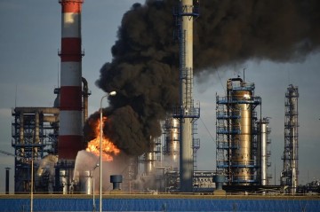Ukrayna Rusiyanın neft emalı zavodlarının 30 faizindən çoxunu sıradan çıxarıb