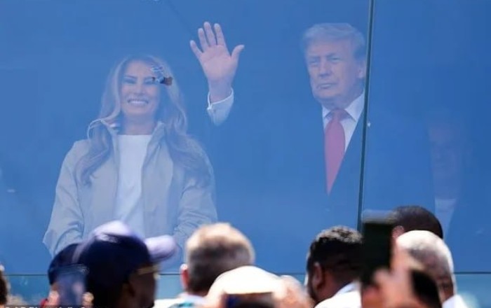 Melaniya Trampın dünya çempionatındakı geyimi müzakirə yaratdı –