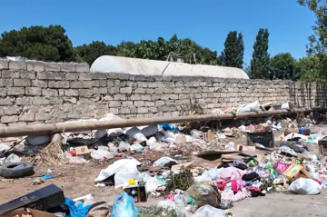 “Görün, buranı nə hala qoyublar...” -