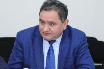 Etibar Əliyev dayanmır: Hacı Şahinlə bağlı yenə yazdı...