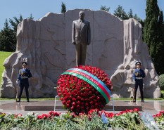 Slovak President pays tribute to Heydar Aliyev