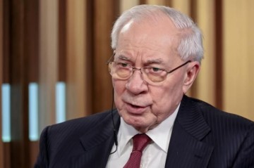 Азаров: за сменой правительства на Украине стоят США