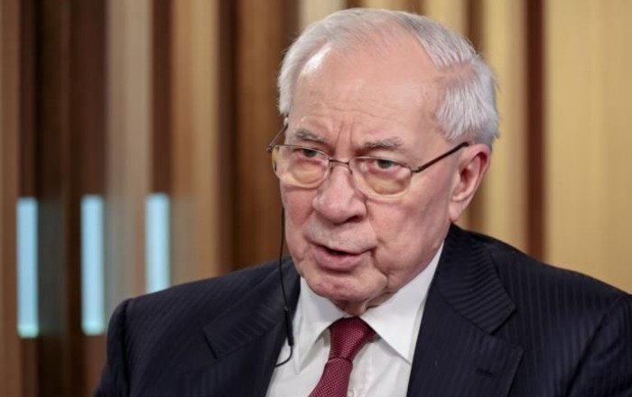 Азаров: за сменой правительства на Украине стоят США