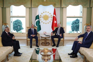Turkish President Erdogan receives Pakistani premier in Istanbul