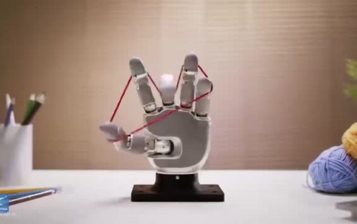 Bədəndən ayrıldıqdan sonra da işləyən robot əl nümayiş etdirildi -