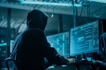 Britaniya XİN-in əməkdaşlarının elektron poçtları sındırıldı