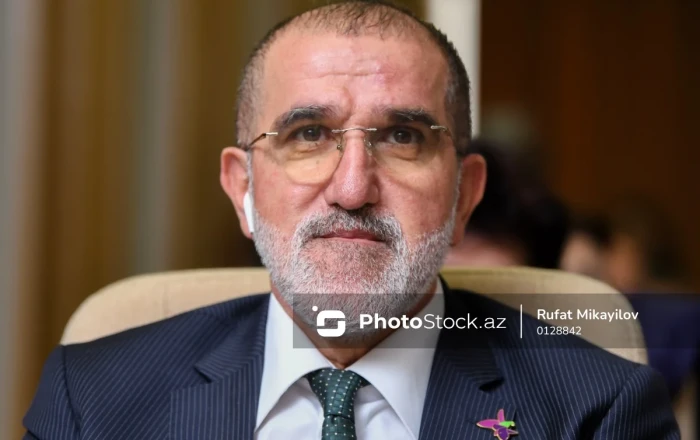 Президент Ильхам Алиев наградил Рауфа Арифоглу