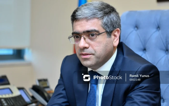 Министр освободил от должности начальника отдела - ФОТО