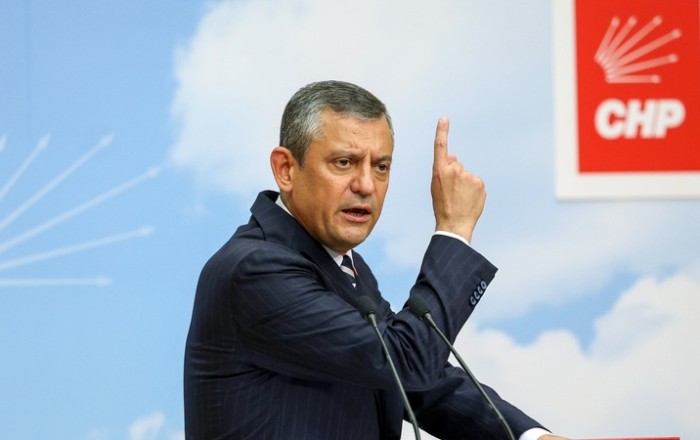Özgür Özel CHP ilə vidalaşıb, yeni partiya yaradacağını açıqlayıb